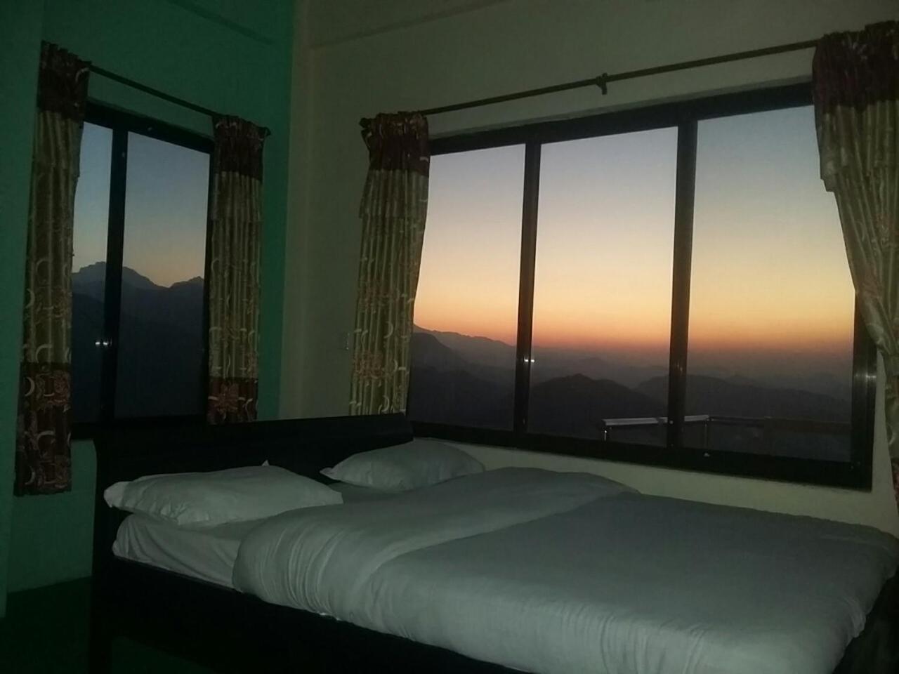 Himalayan Crown Lodge Pokhara Extérieur photo