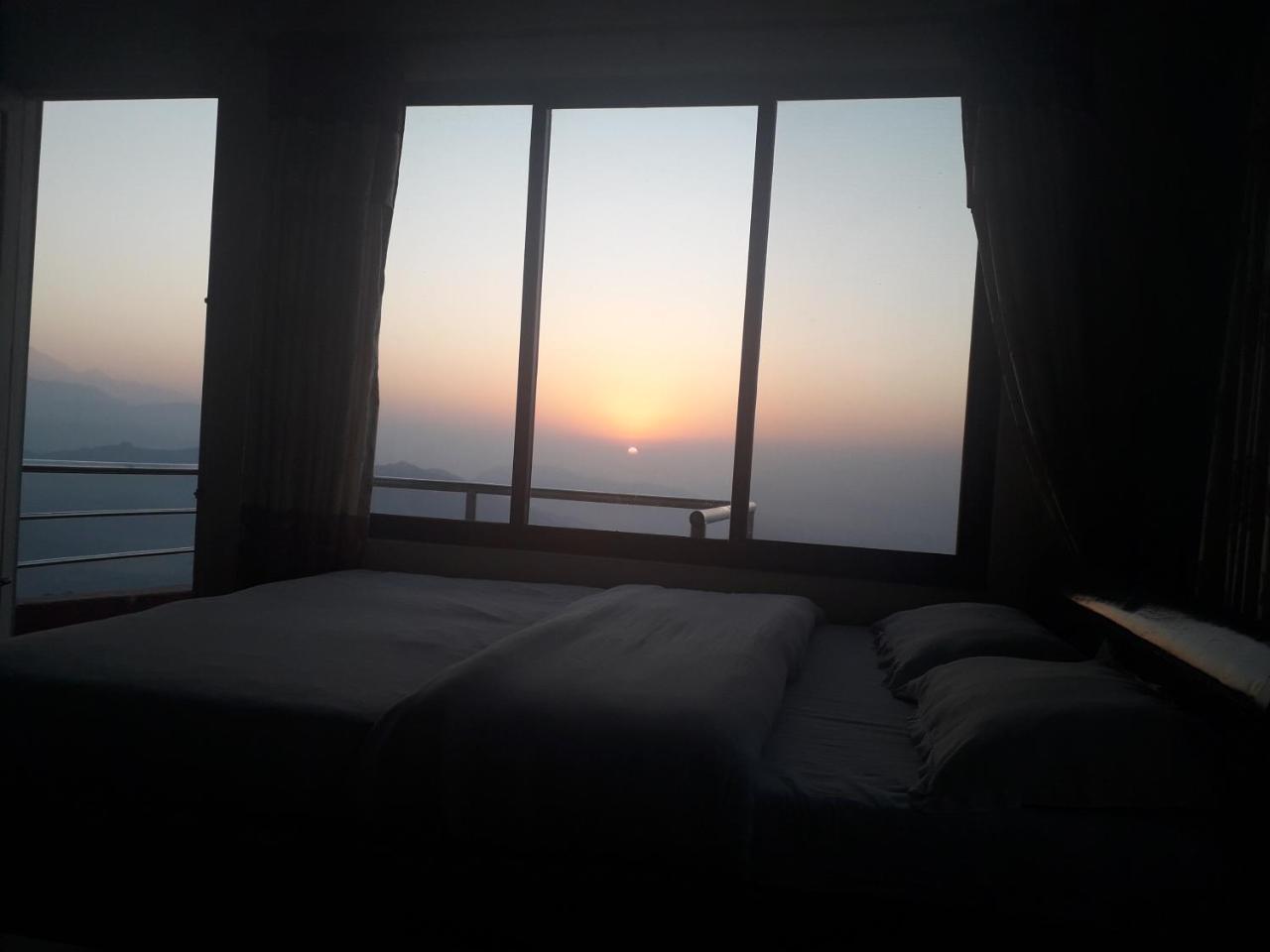 Himalayan Crown Lodge Pokhara Extérieur photo