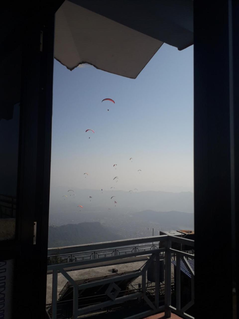 Himalayan Crown Lodge Pokhara Extérieur photo